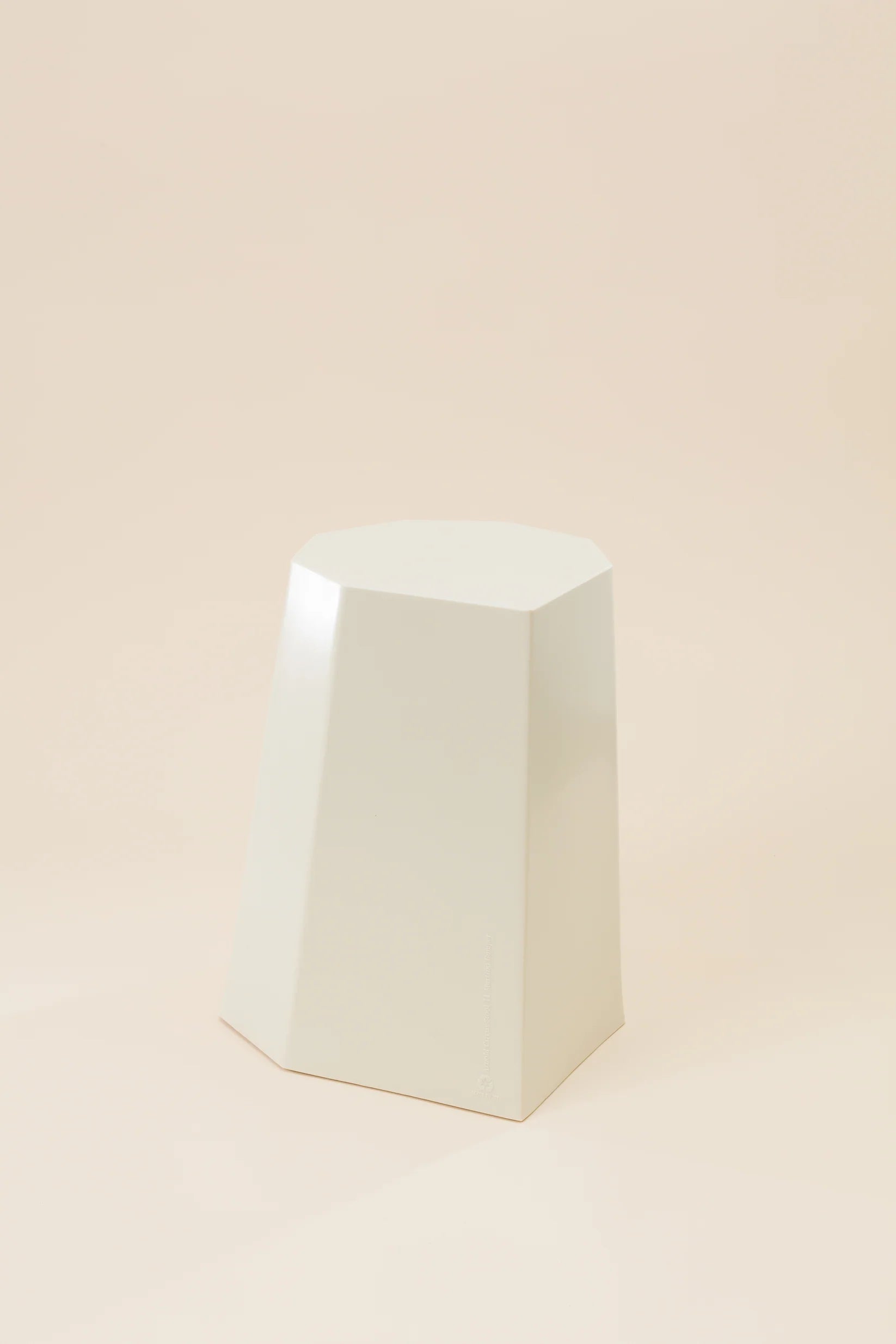 Arnold circus stool / Ivory