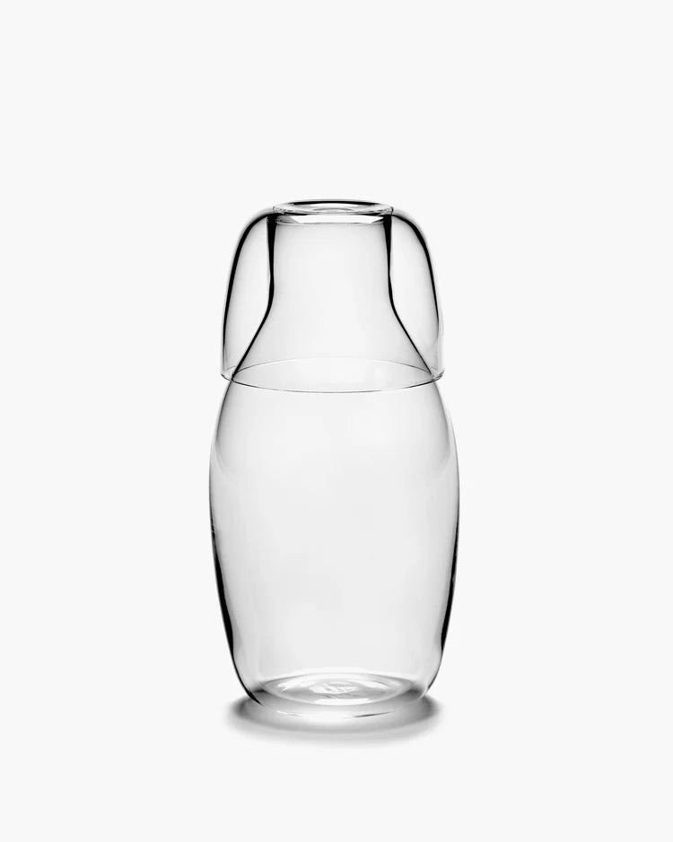 Vandkaraffel med glas designet af Vincent Van Duysen