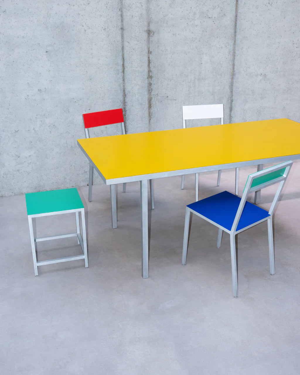 ALU table M / flere farvevarianter