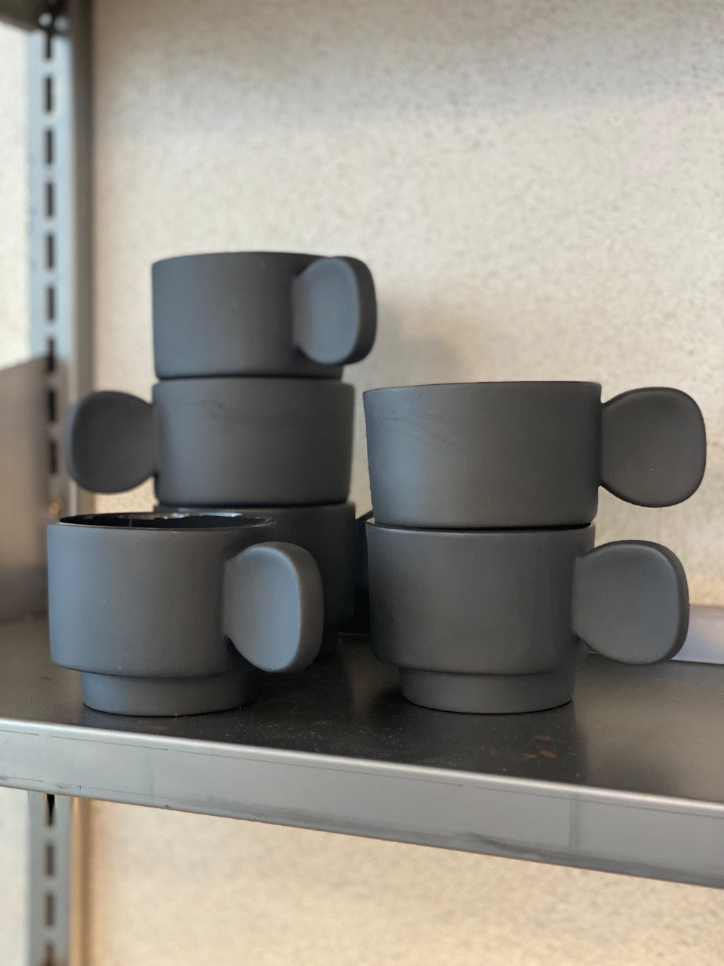 Inner circle cup dark grey
